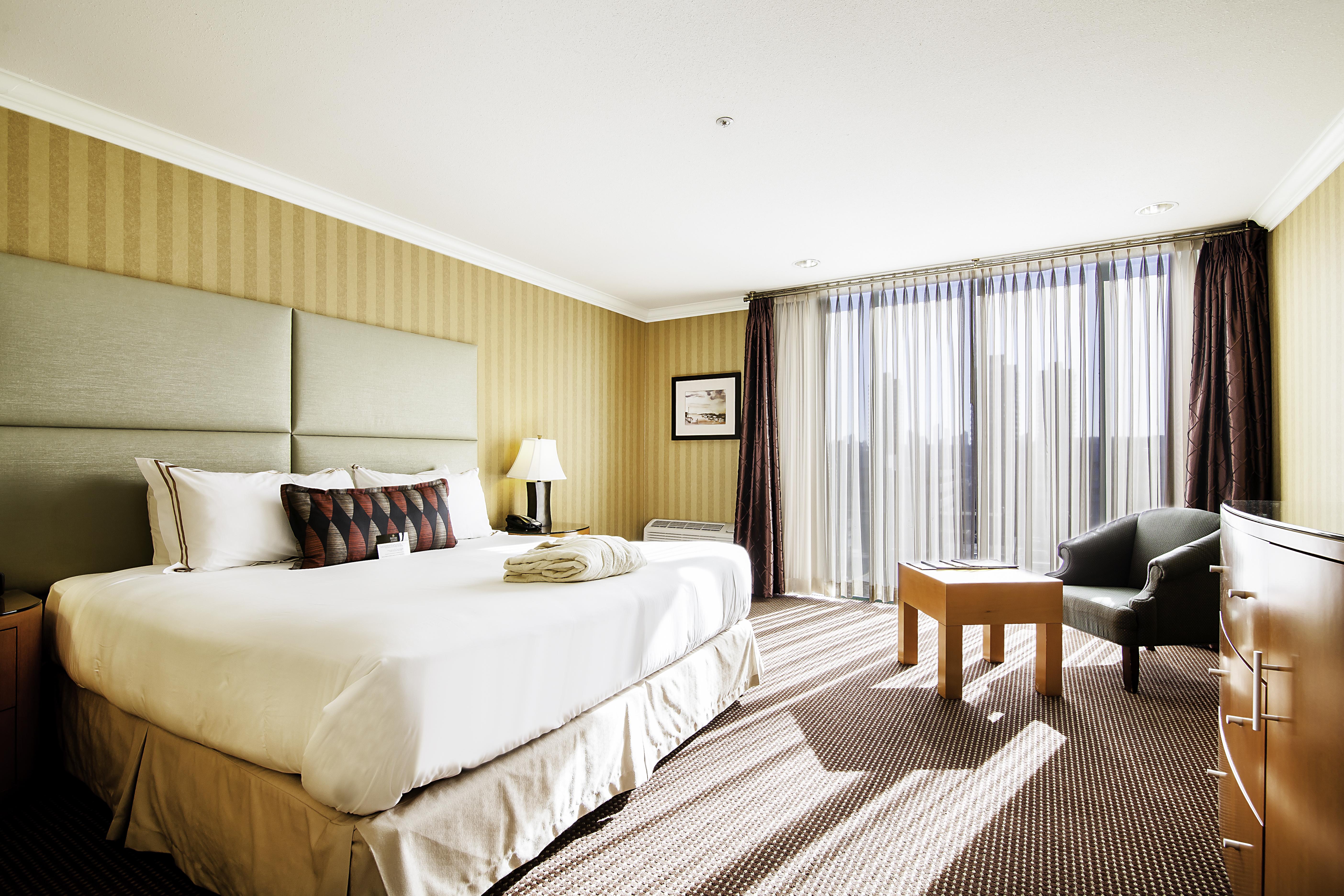 เอ็กเซกคิวทีฟ สวีท โฮเต็ล แอนด์ คอนเฟอเรนซ์ เซ็นเตอร์ เบอร์นาบี Hotel เบิร์นนาบี ภายนอก รูปภาพ