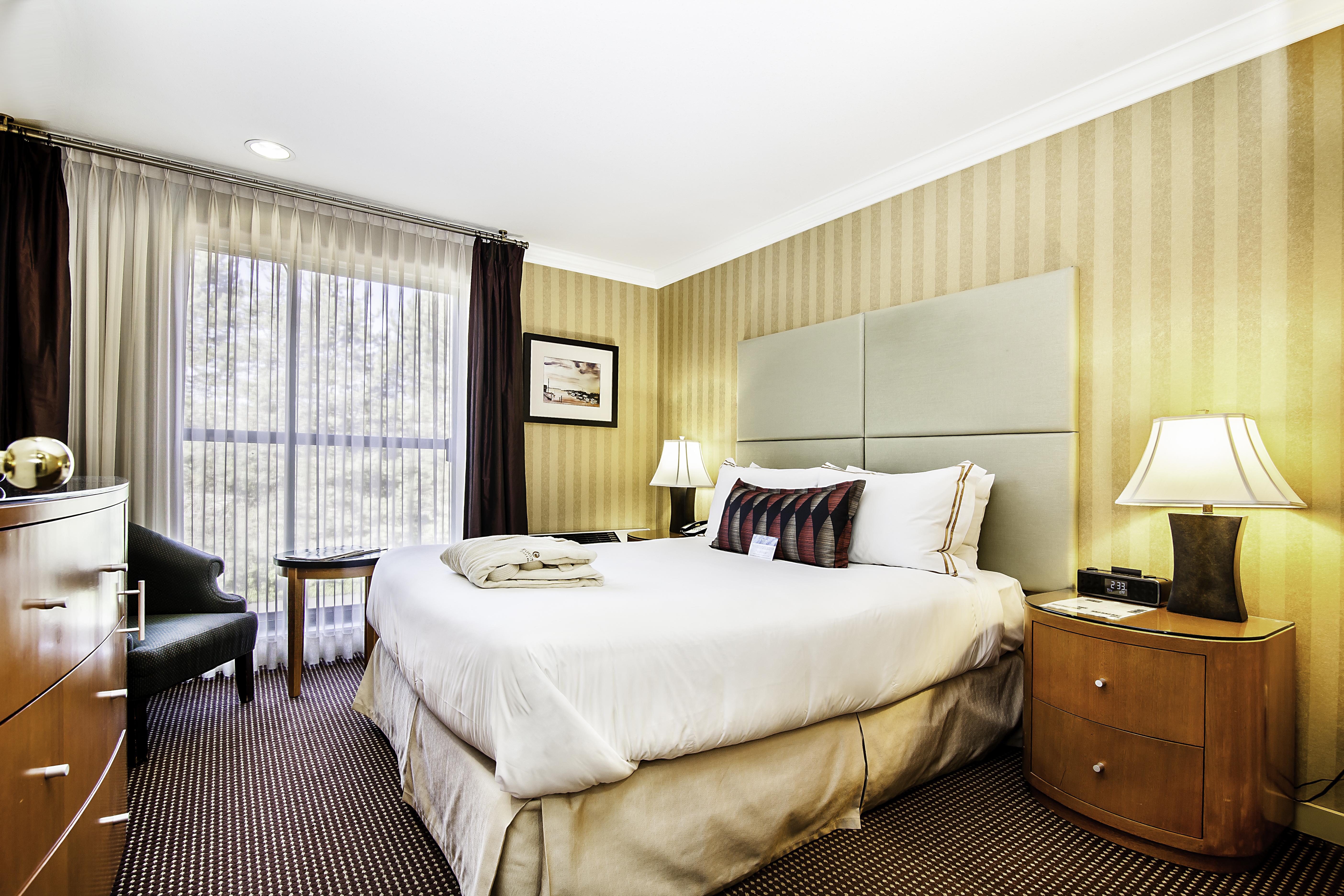 เอ็กเซกคิวทีฟ สวีท โฮเต็ล แอนด์ คอนเฟอเรนซ์ เซ็นเตอร์ เบอร์นาบี Hotel เบิร์นนาบี ภายนอก รูปภาพ