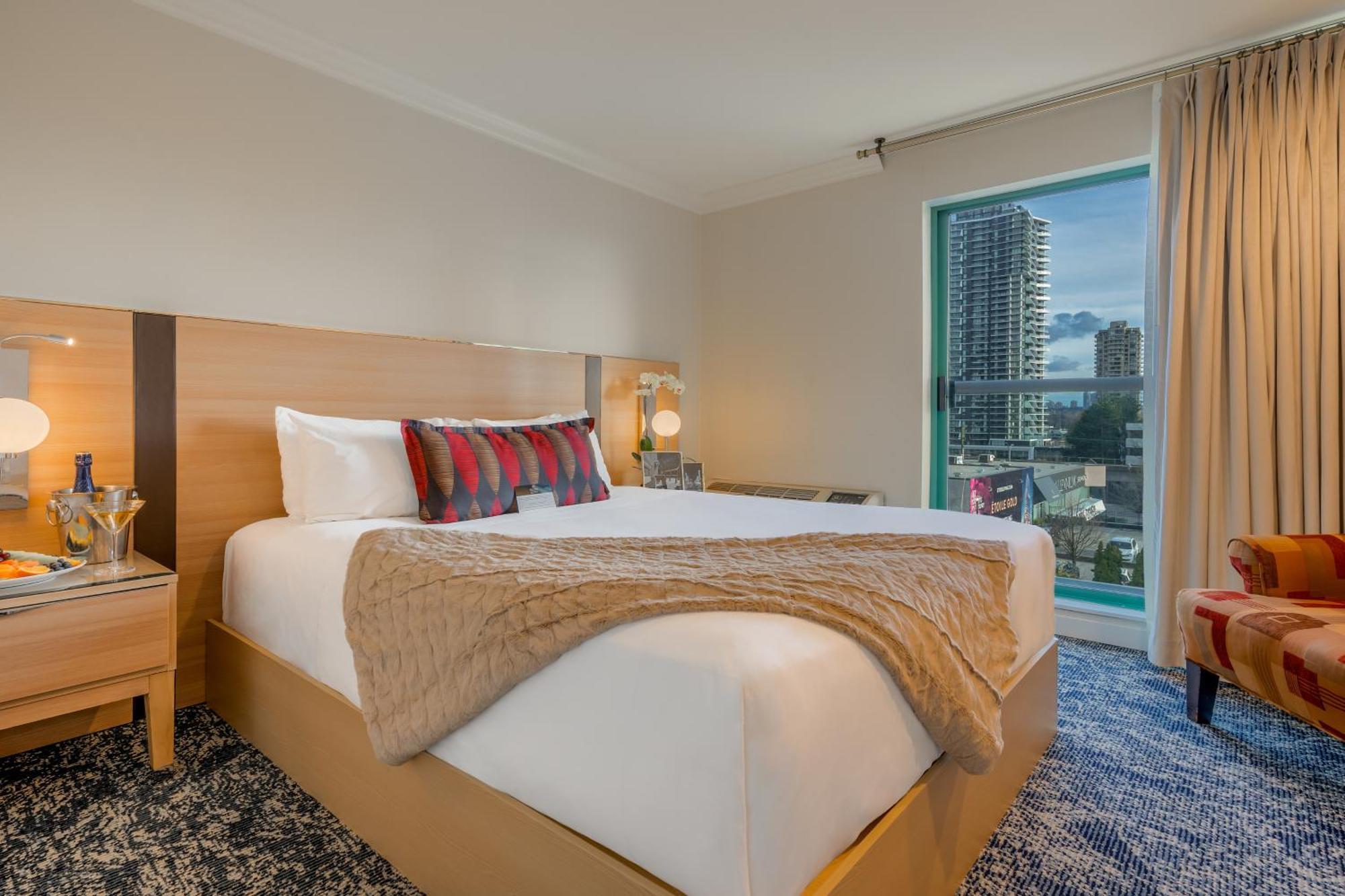 เอ็กเซกคิวทีฟ สวีท โฮเต็ล แอนด์ คอนเฟอเรนซ์ เซ็นเตอร์ เบอร์นาบี Hotel เบิร์นนาบี ภายนอก รูปภาพ