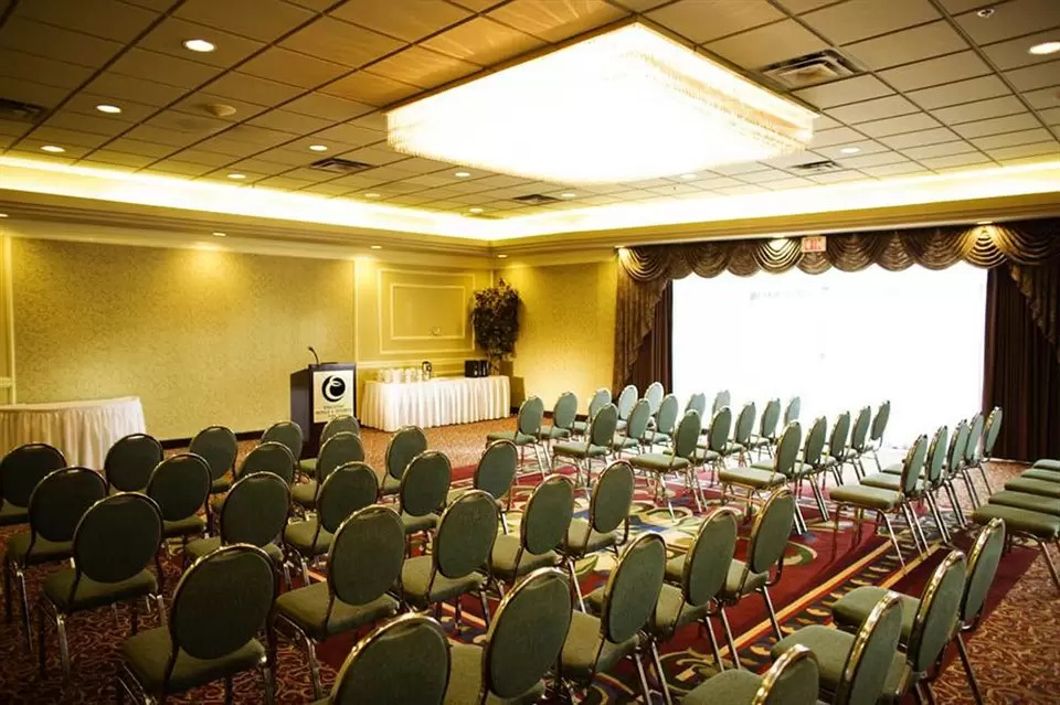 เอ็กเซกคิวทีฟ สวีท โฮเต็ล แอนด์ คอนเฟอเรนซ์ เซ็นเตอร์ เบอร์นาบี Hotel เบิร์นนาบี สิ่งอำนวยความสะดวก รูปภาพ